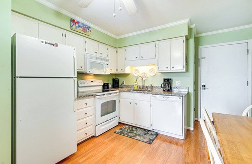 Gulf Stream Estates Condo | Coastal Murrells Inlet Condo with Balcony!