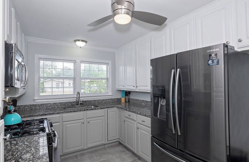 Central City House | Coastal Pool Retreat Tesla Charger Near Beach & Downtown Corpus Christi No-Tub