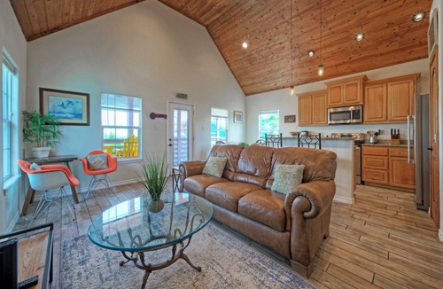 Flour Bluff House | Coastal Retreat + Pool Access + Water Views + Near Beach | Cole's Cabin