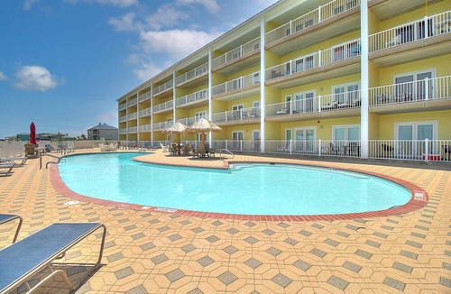 Port Aransas Condo | Coastal Retreat with Pool & Beach Access