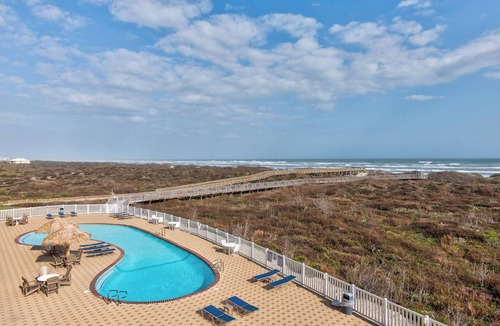 Port Aransas Condo | Coastal Retreat with Pool & Beach Access