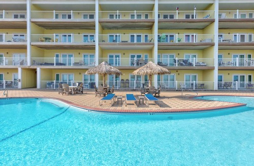 Port Aransas Condo | Coastal Retreat with Pool & Beach Access