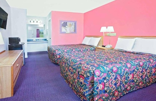 Muskogee Hotel | Comfort and Convenience in Knights Inn Muskogee! 2 Great Units, Free Parking