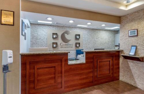 Dayton Hotel | Comfort Inn & Suites Dayton Northwest - Englewood