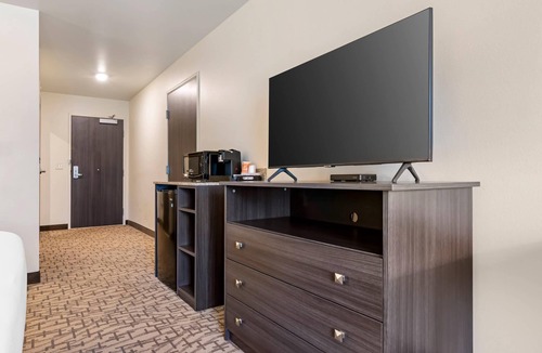 Medina Hotel | Comfort Inn & Suites Medina NY near Erie Canal
