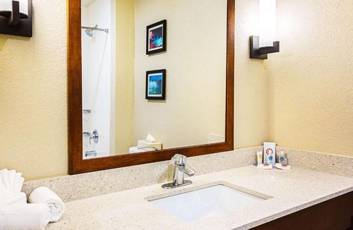 Niagara Falls Hotel | Comfort Inn & Suites Niagara Falls Blvd USA