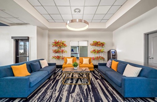 Plainville Hotel | Comfort Inn & Suites Plainville-Foxboro