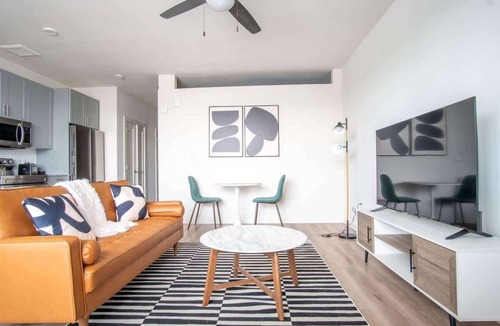 Dallas Apartment | Comfortable 1BR Suite w Pool, Parking, Gym 08