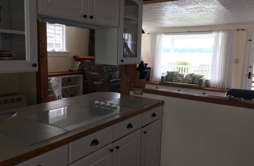 Greenhurst Cottage | Comfortable, 3 Bedroom Waterfront Cottage on Chautauqua Lake