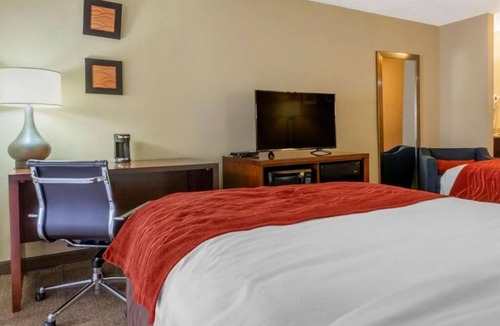 Albuquerque Hotel | Comfortable Albuquerque Hotel Rooms, with Indoor Pool & Free Breakfast - 4 Units