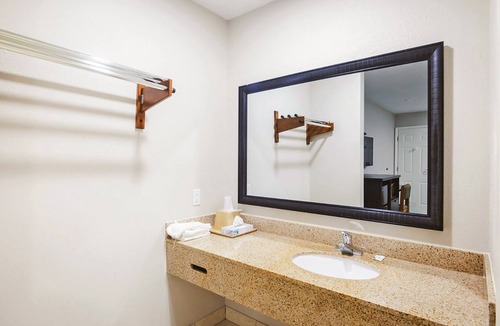 Wharton Hotel | Comfortable and Suiting Stay! Free Breakfast and Parking!