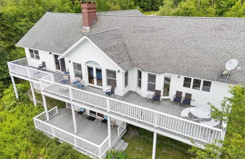 Seal Cove House | Comfortable bayfront home with beautiful views, large deck & on-site tennis