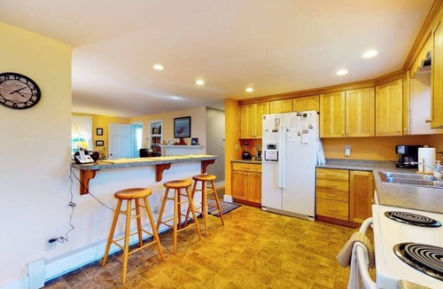 Rockland Cabin | Comfortable home near the beach - dog-friendly - full kitchen & washer/dryer