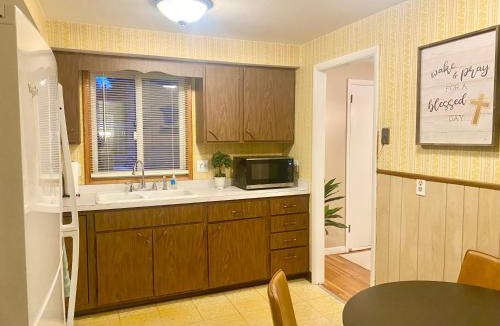 Town of Union House | Comfortable Room BU, UHS, Lourdes, Queen Bed