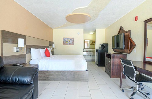 Shenandoah Hotel | Comfortable Room with All Essentials - Your Relaxing Haven, Free Parking
