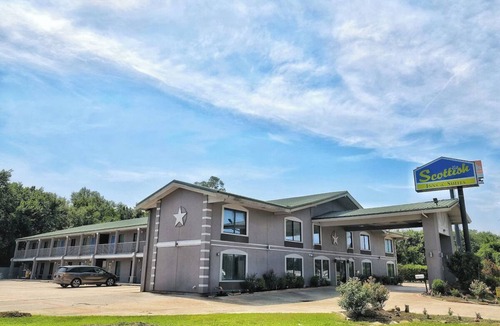 Shenandoah Hotel | Comfortable Room with All Essentials - Your Relaxing Haven, Free Parking