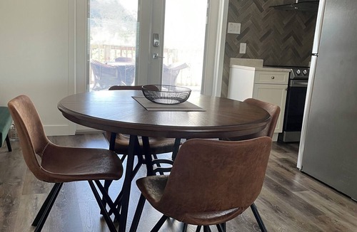 Cobble Hill House | Comfortable1 bedroom suite located in Cowichan Valley close to various wineries.