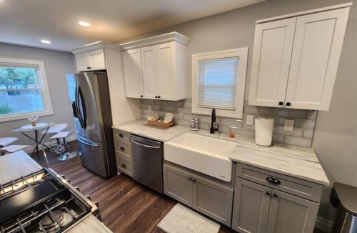 Lackawanna House | Comfy 3BR 6min drive Downtown Harbor Center, Buffalo Bills fan favorite.