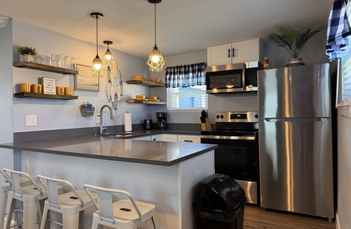 Surfside Beach House | Comfy Coastal Cottage Three