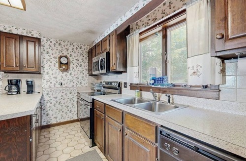 Greenville Cabin | Comfy Lakefront Cabin with Gorgeous Views, Private Dock & Pebble Beach