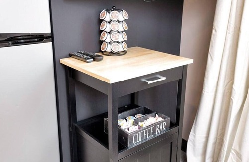 Danbury Apartment | Comfy Studio with Kitchen Central Danbury, ADA