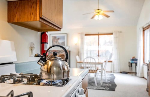 Au Gres Cottage | Comfy Sweet Cottage with BBQ Surrounded by Nature in Michigan