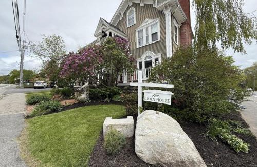 Camden House | Commanders Cabin, quaint apt steps to downtown