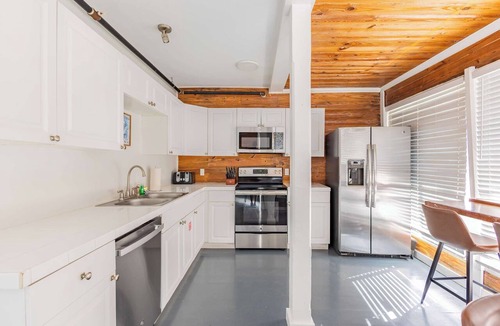 Historic Seaport Apartment | Commodore's Compound - One block from Duval St