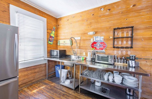 Historic Seaport Apartment | Commodore's Compound - One block from Duval St