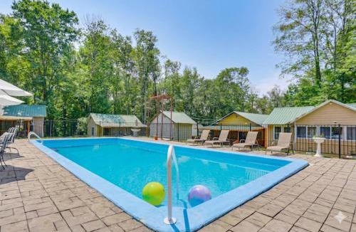 Mongaup Valley House | Community Perks: Monticello Cabin w/Grill!