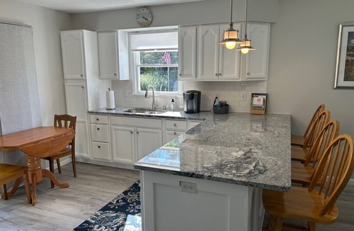 North East House | Completely Remodeled Lake House w 3 bedrooms 2 bath, deck w/amazing beach view