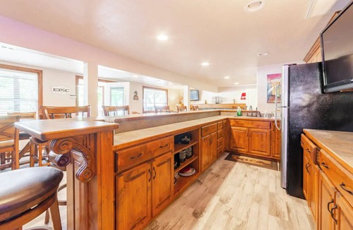 Vinita House | Compound on Lake - Gameroom/Dock/Pool/Hot tub - Sleeps 37