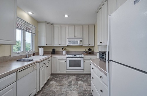 Northeast Virginia Beach Condo | Condo by beach and state park