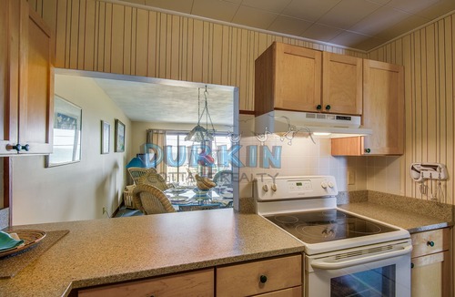 Eastward Look House | Condo with ocean views across the street from the beach