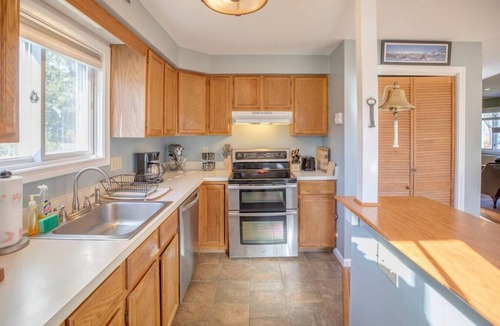 North Woodstock Villa | Condo with Offsite Amenities- Walk to Breweries!