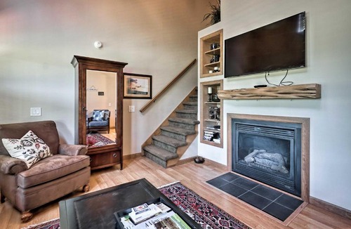 Conneaut Lakeshore House | Conneaut Lake Home with Yard, 1/2 Mi to Beach/Park