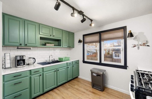 Eastside House | Convenient 2BR Minutes to SU, Hospitals & Downtown
