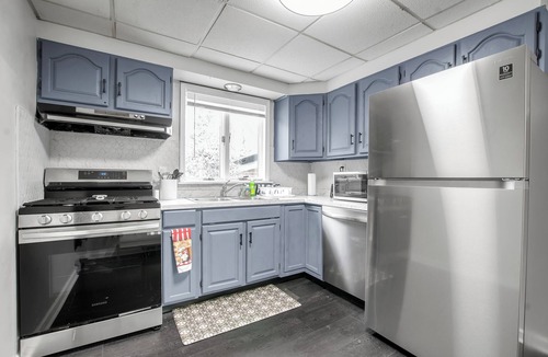 Lancaster House | Convenient 3-bedroom house with AC, WiFi in peaceful Bowmansville
