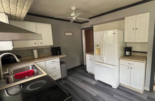 Flint House | Convenient location. 2 bedrooms 5 minutes from Flint airport