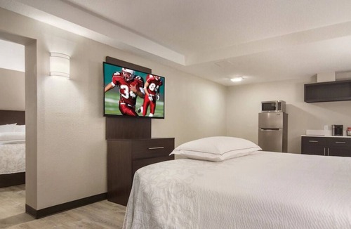 Erie House | Convenient Stay in Pennsylvania! Free Parking, Pets Allowed