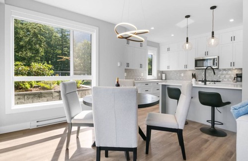 Harrison Hot Springs Condo | Corner Unit + Water Views & Easy Beach Access.