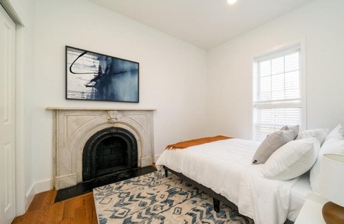 Corn Hill House | Cornhill 1BR Downtown High Falls Wi-Fi Kitchen TV