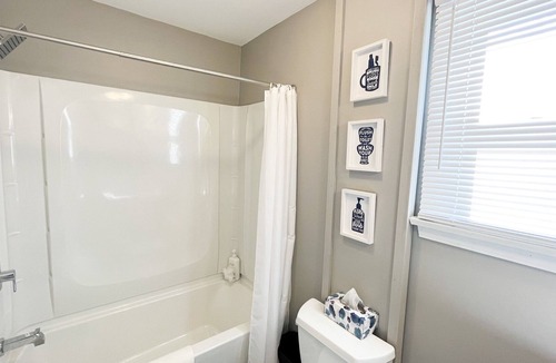 Youngstown Apartment | Corporate Apartment in Historic North Side District Near Downtown