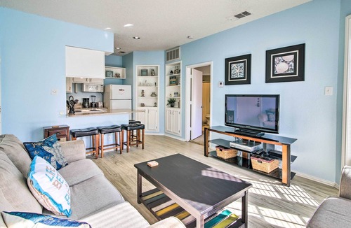 Corpus Christi Apartment | Corpus Christi Condo - Walk to Whitecap Beach!