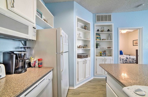 Corpus Christi Apartment | Corpus Christi Condo - Walk to Whitecap Beach!