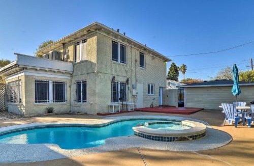 Del Mar House | Corpus Christi Home w/Pool & Hot Tub: Walk to Bay
