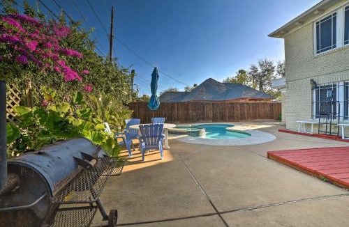 Del Mar House | Corpus Christi Home w/Pool & Hot Tub: Walk to Bay