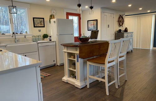 Edgecomb House | Cottage in Edgecomb - Waterfront Holiday Getaway