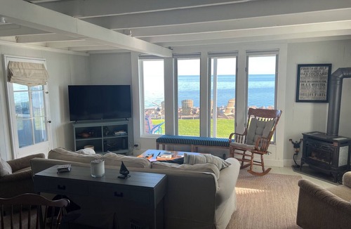 Waterport Cottage | Cottage on Lake Ontario with extra charm and character!