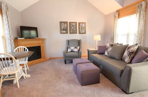 Berlin Cottage | Cottage with jacuzzi, Downtown Berlin Ohio